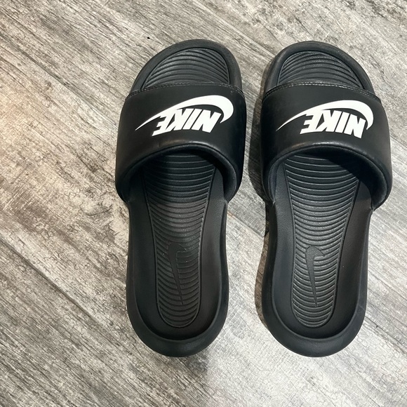 mens nike slides size 8.5